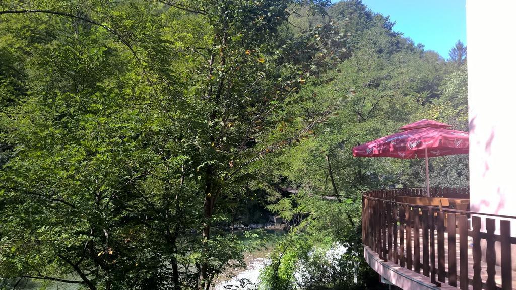 Bed and Breakfast Okrepcevalnica Kurn'K Cerkno Exterior foto